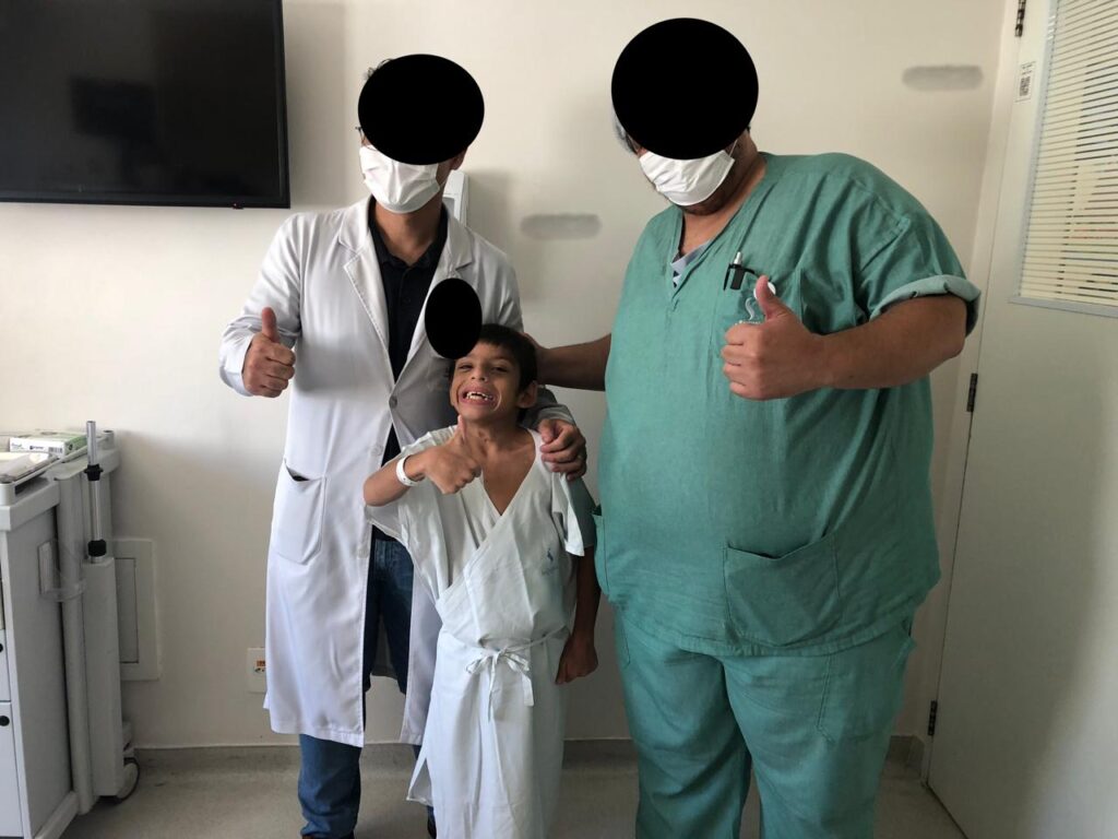 alt="resiliência infantil Lucas transplante rim"